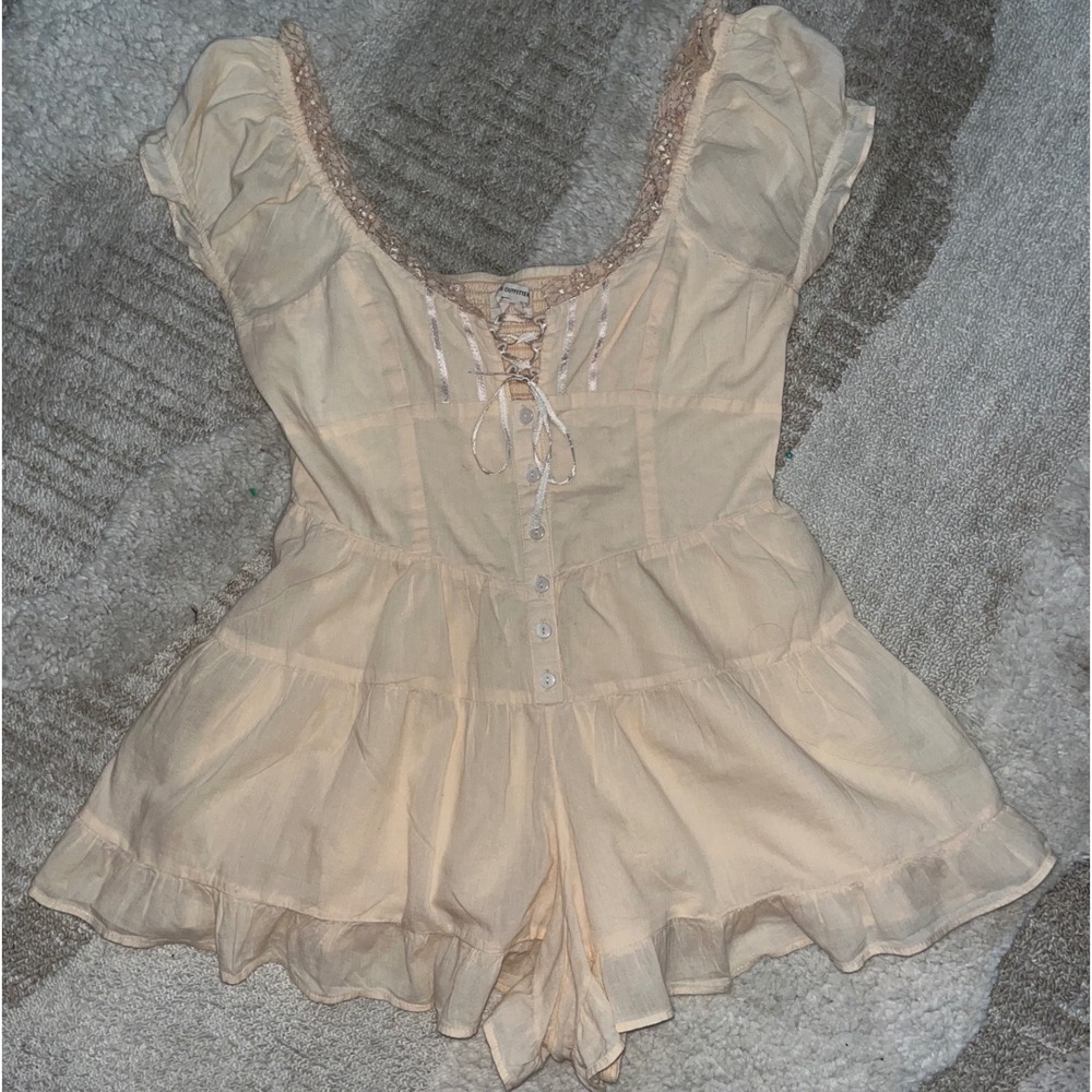 Urban Outfitters Peach Lace Up Ruffle Tiered Romper Smocked Back Small - Picture 3 of 6